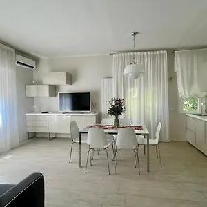 Stunning 300mt By The Sea Dei Marmi Appartamento